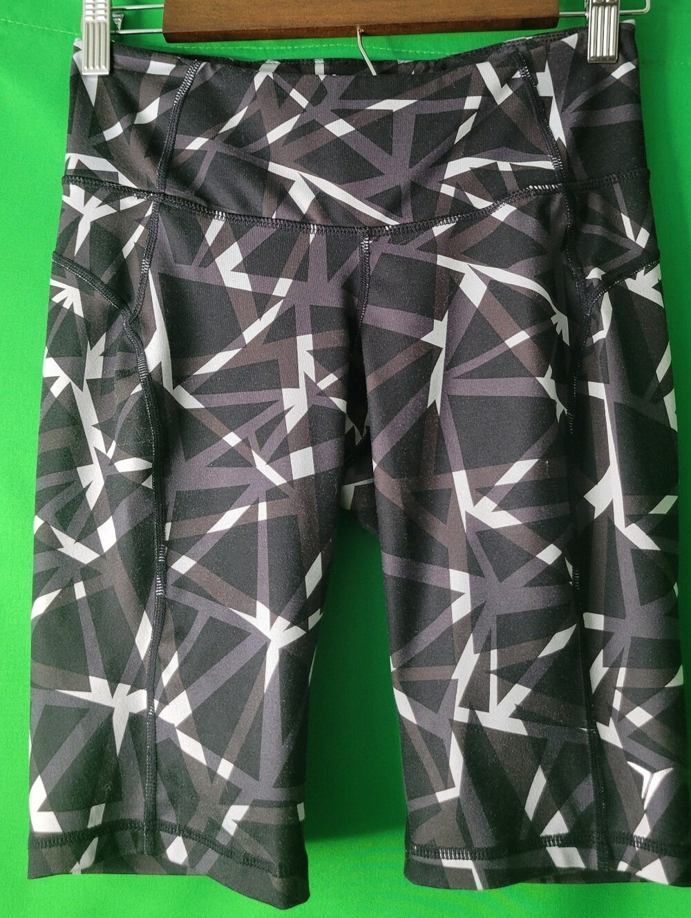 Old Navy Geometric Bike Shorts Sz Small Active Performance Yoga Exercise Stretch
